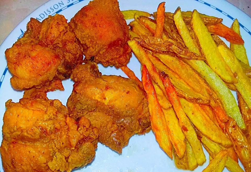 Homemade Potato Fries and Fried Chicken Quaters|Juan Simmsさん