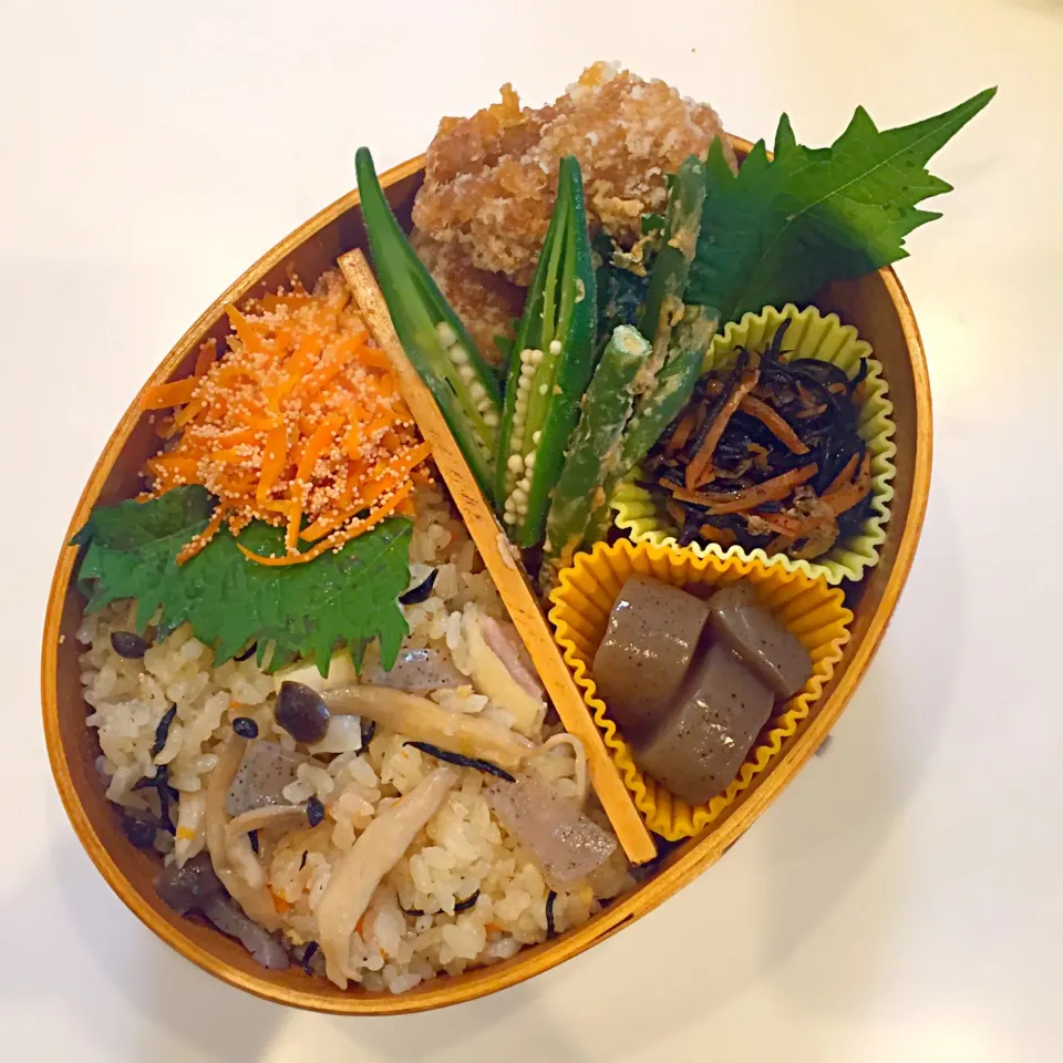 Snapdishの料理写真:鶏五目ごはん弁当|ペネロペさん