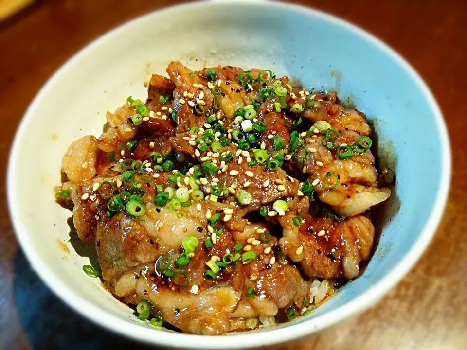 牛カルビ丼|いちどぅしさん