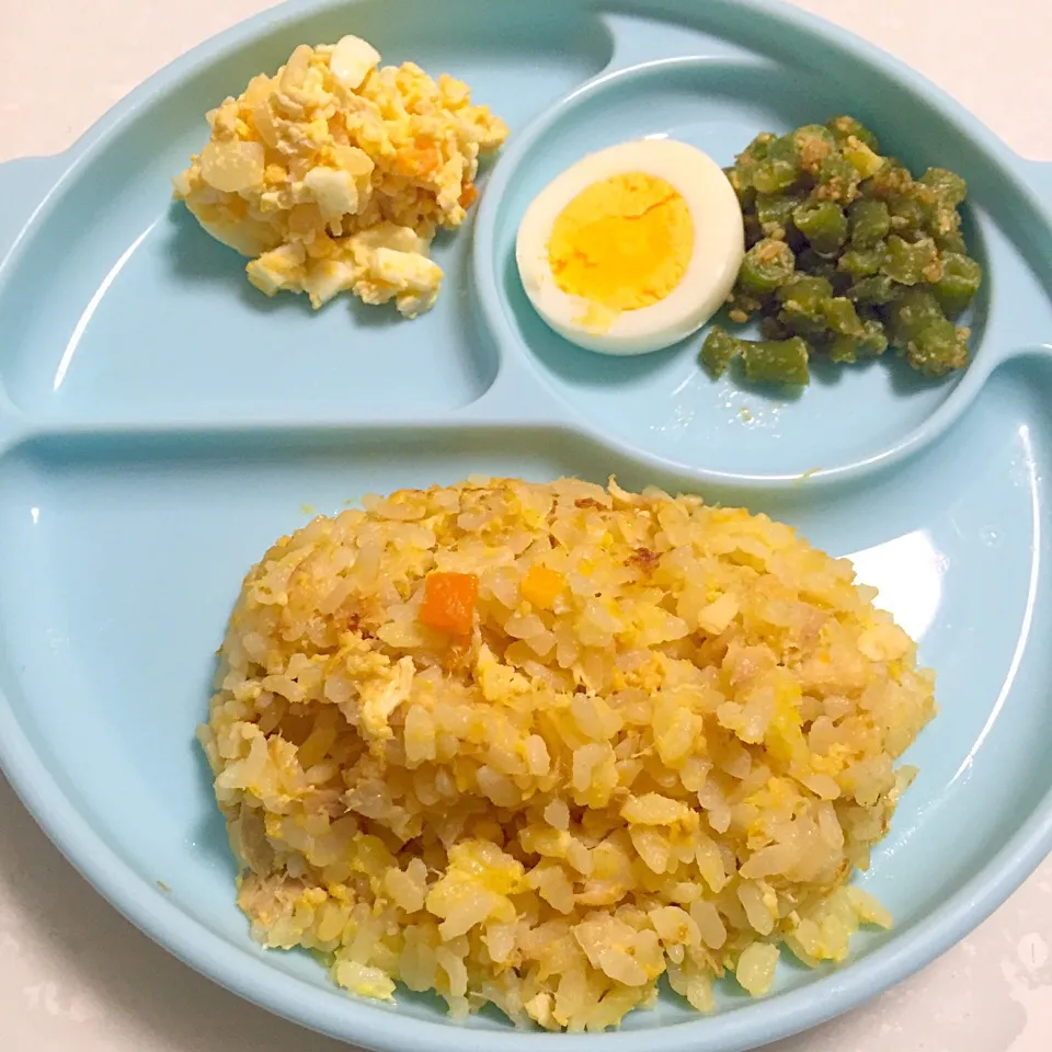 Snapdishの料理写真:息子ごはん♡ツナたまごチャーハン♡インゲンの胡麻和え♡ゆでたまご♡ササミマヨサラダ♡|湊叶ママさん