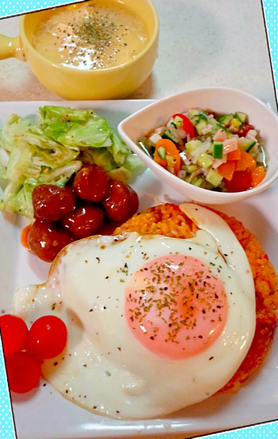 Snapdishの料理写真:Yumi103さんの濃縮野菜ジュースで炊いたピラフ🎵をワンプレートで♡|ゆっこさん