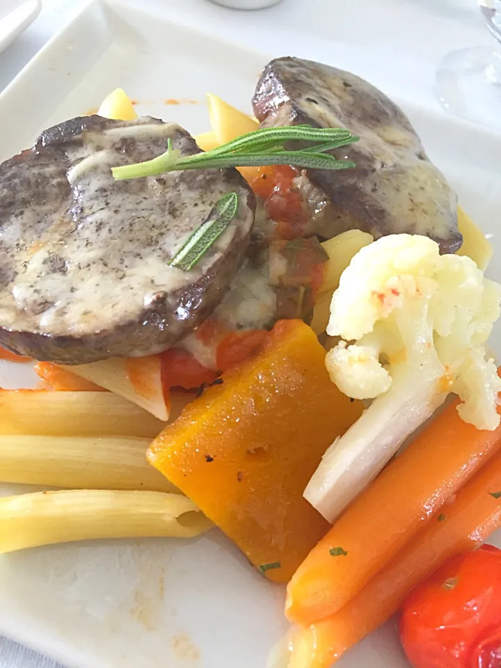 Pan-fried Beef Schnitzel Stuffed with Cheese accompanied by Sauteed Chunky Veggies, Pasta with Basil-Tomato Sauce|Alvin Valerianoさん