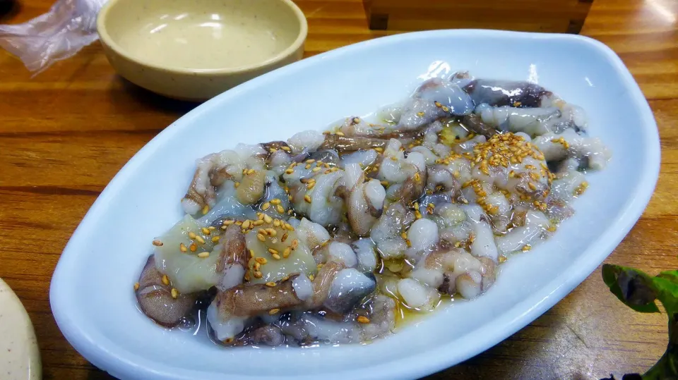 raw octopus, still moving around on the plate...|steven z.y.さん