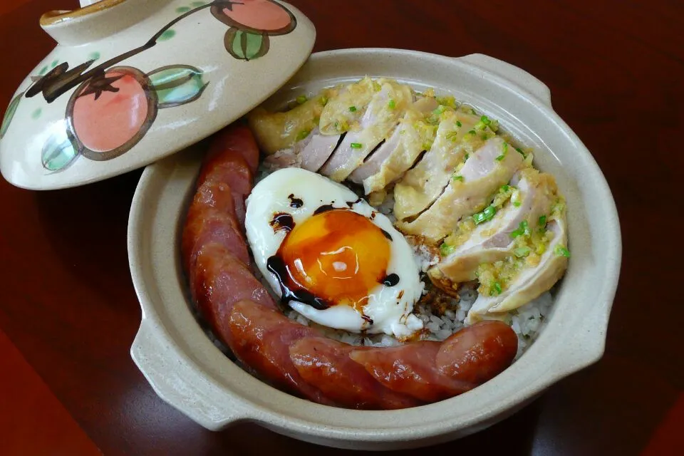 chicken and sausage over rice in clay pot 1|steven z.y.さん