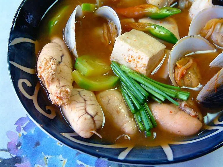 Snapdishの料理写真:海鲜大酱汤。。。seafood bean paste stew 2|steven z.y.さん