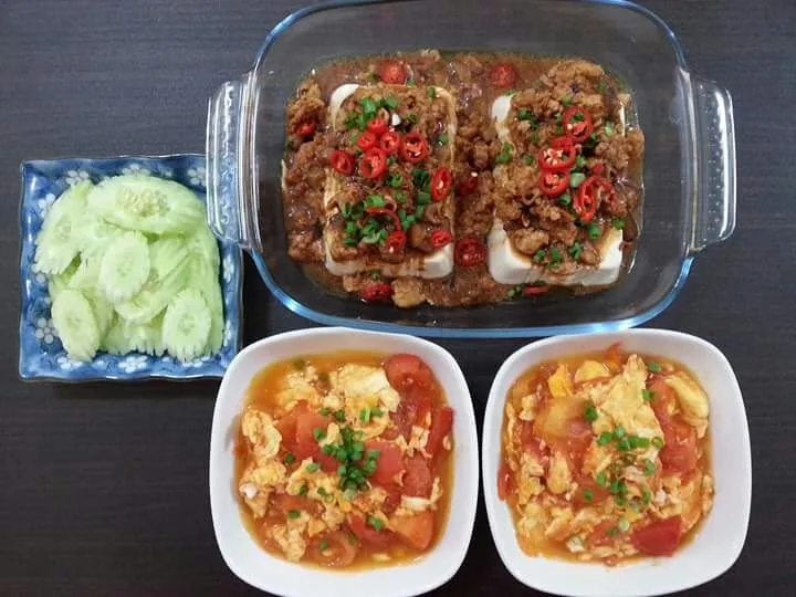 steamed tofu egg tomato cucumber|CHUENCHAIさん