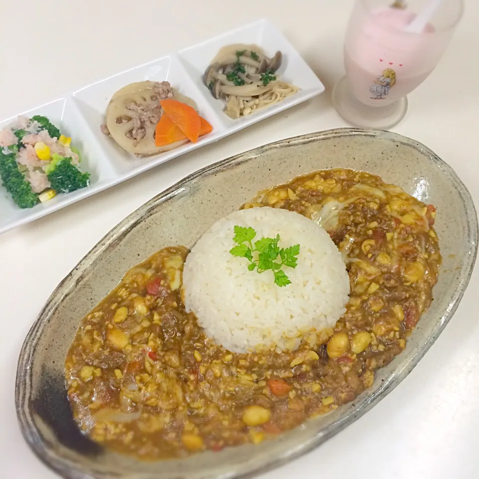 朝ご飯🎵8/9  潰した大豆入りカレー|Hiroさん