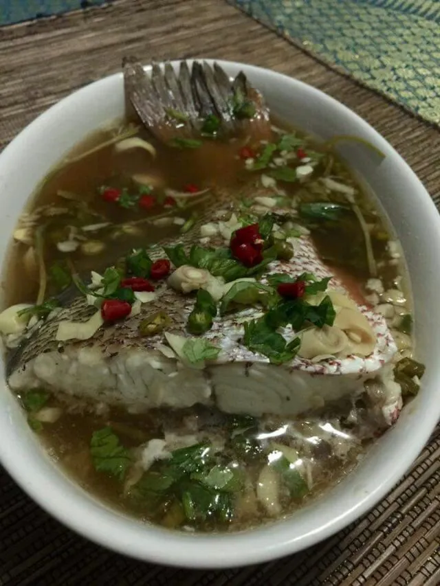 red snipper with lime and chilli sauce|CHUENCHAIさん