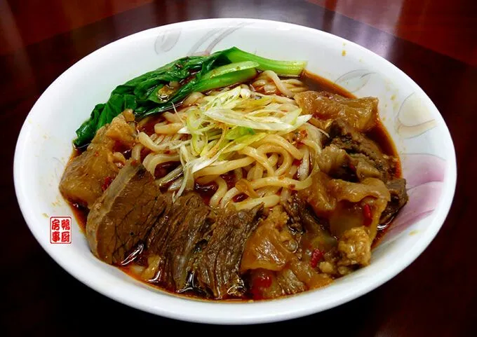 Snapdishの料理写真:牛肉面。。。beef noodle|steven z.y.さん