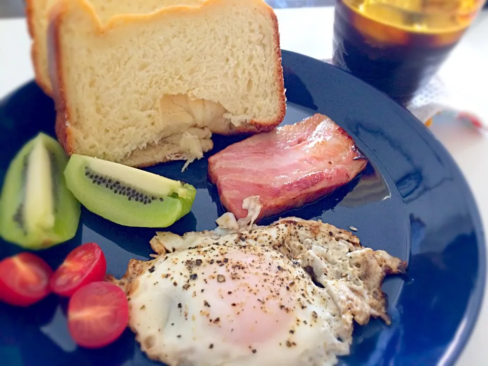 ＨＢの焼き立てパンでワンプレートブランチ|gintanさん