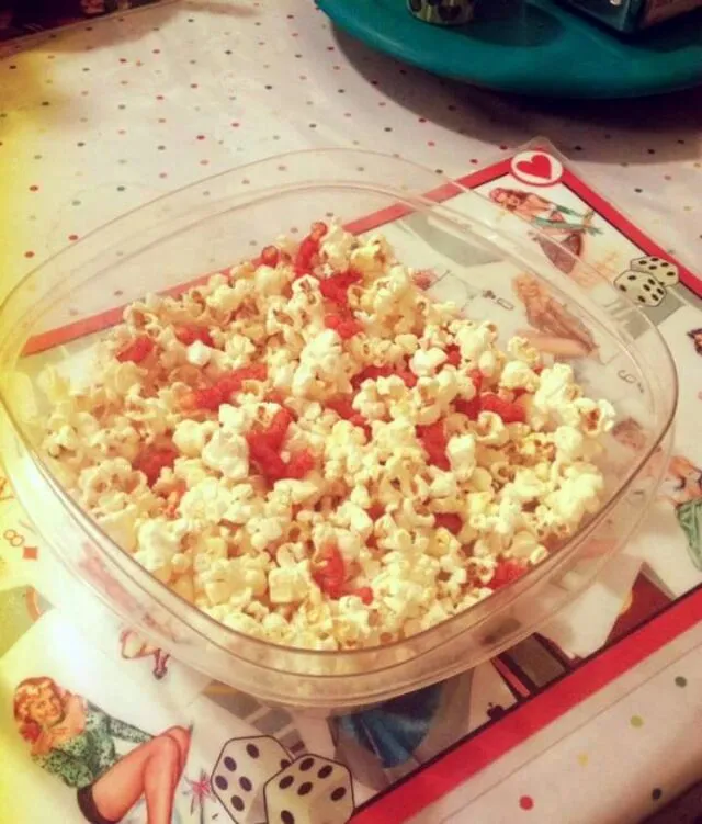 popcorn with hot cheetos|CHUENCHAIさん