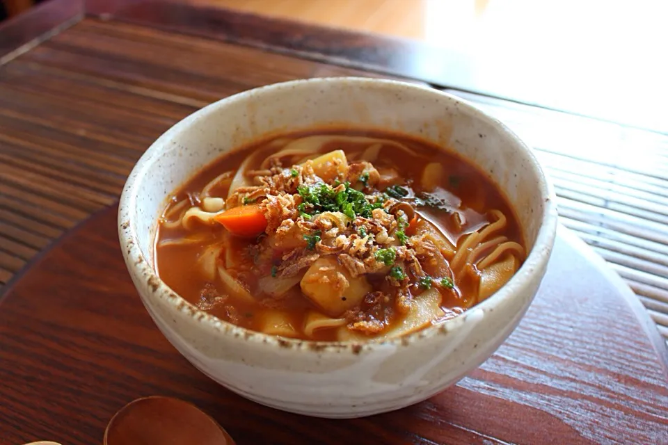 Snapdishの料理写真:トマトカレーうどん🍅|よっすぃさん