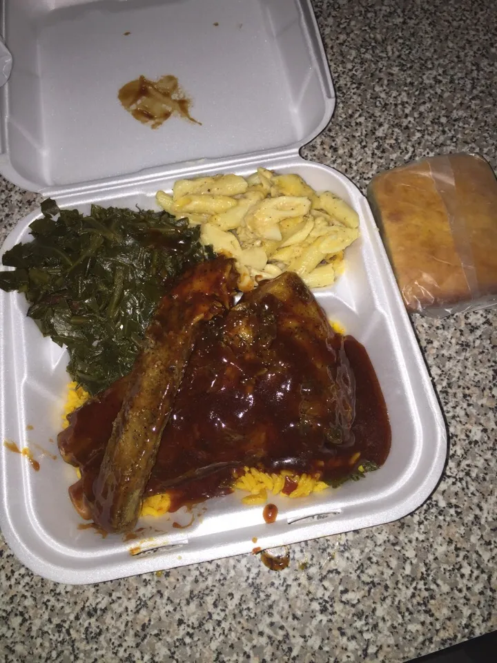 Snapdishの料理写真:Ribs, Yellow Rice, Collard Greens, Mac & Cheese|Richard Thompsonさん