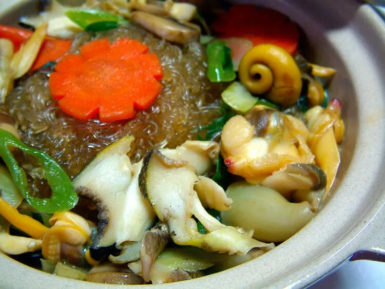 海鲜粉丝煲。。。seafood cellophane noodle in clay pot.|steven z.y.さん