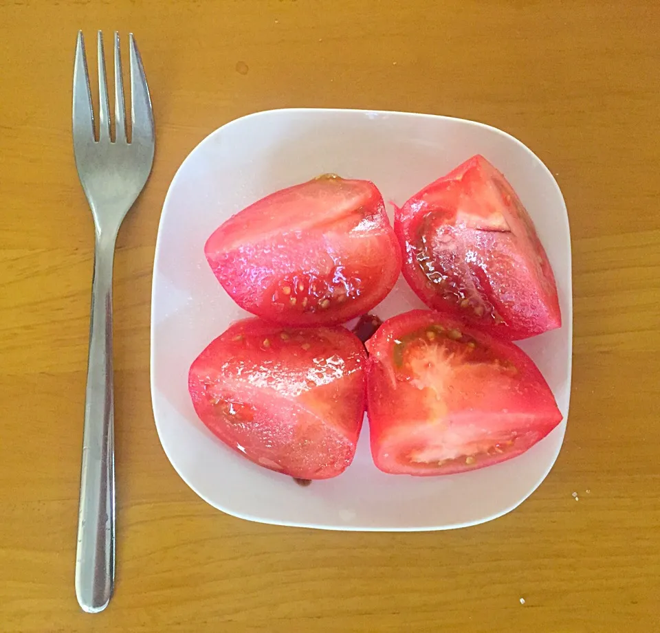 Tomato with balsamic vinegar and salt|Kaori Kanekoさん