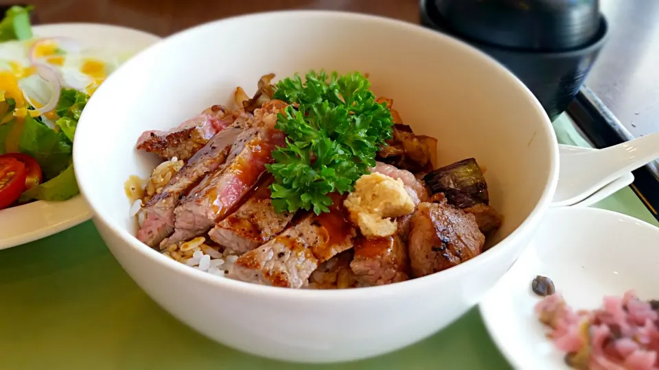 ステーキ丼♪|とり。さん