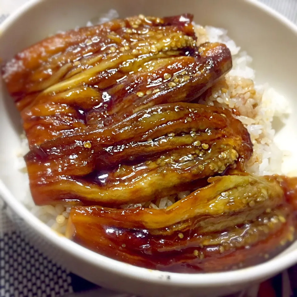 夏バテ予防に、ナスの蒲焼き丼を頂きます(*^^*)|ギムレットさん