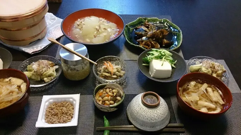 晩御飯
冬瓜の餡掛け
ぶりのあら煮
焼きナス
ネギダレをかけた冷奴(これがオススメ！)
ごちそうさまでした！|akemi🐝さん