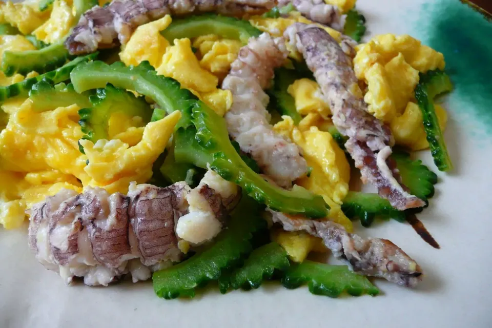 苦瓜鸡蛋濑尿虾。。。bitter gourd with mantis prawn and egg|steven z.y.さん