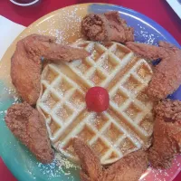 mimosa and chicken and waffles .. @ The Breakfast Club in Texas|crystal clarkeさん