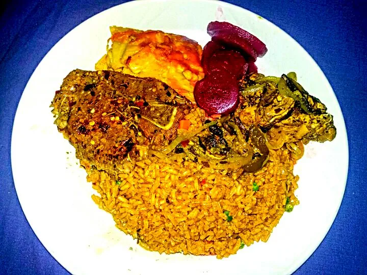 Baked Chicken and Mushrooms Rosemary Pork Chops Brown Veggie Rice Baked Mac n Cheese and Pickled Beets.|Juan Simmsさん