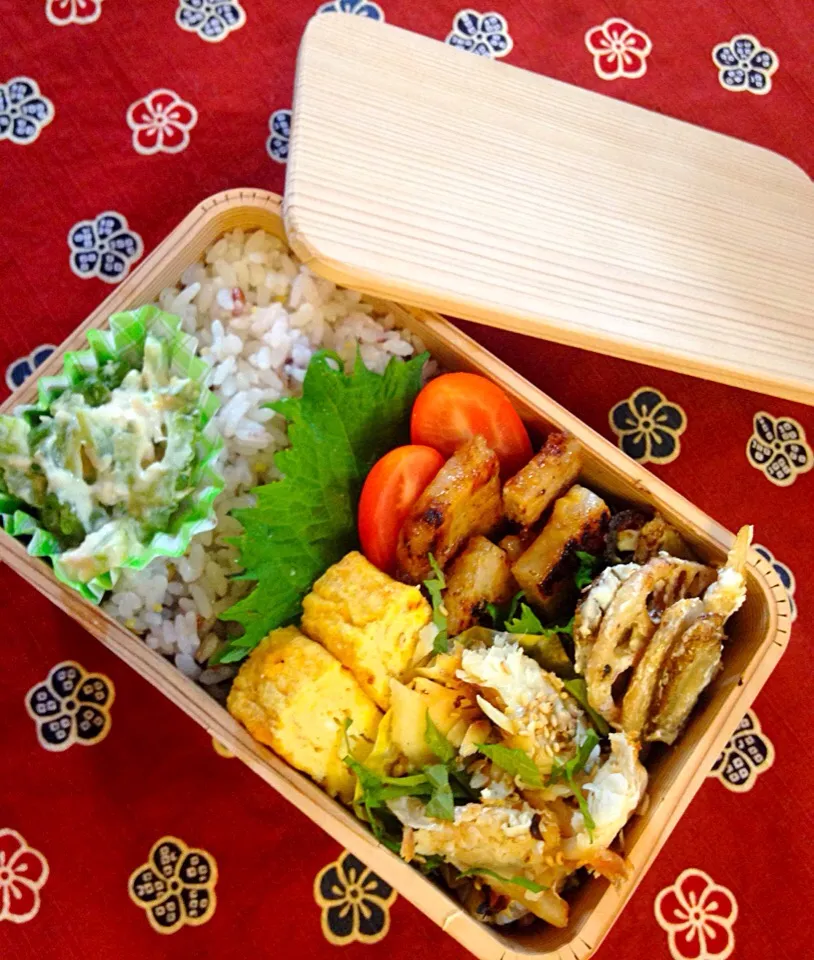 今日のお弁当。豚ロースの味噌漬け、蓮根・牛蒡・エリンギのクリームチーズ和え、カレイ一夜干しの青じそ風味、ゴーヤのツナマヨ塩レモン和え、だし巻き卵。|Junさん