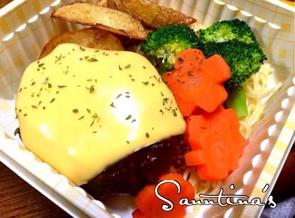 ✨Today's Obento,HAMBURGER Steak with cheese😋今日のお弁当、チースハムバーグステーキ😍✨|🌺Sanntina🌺さん