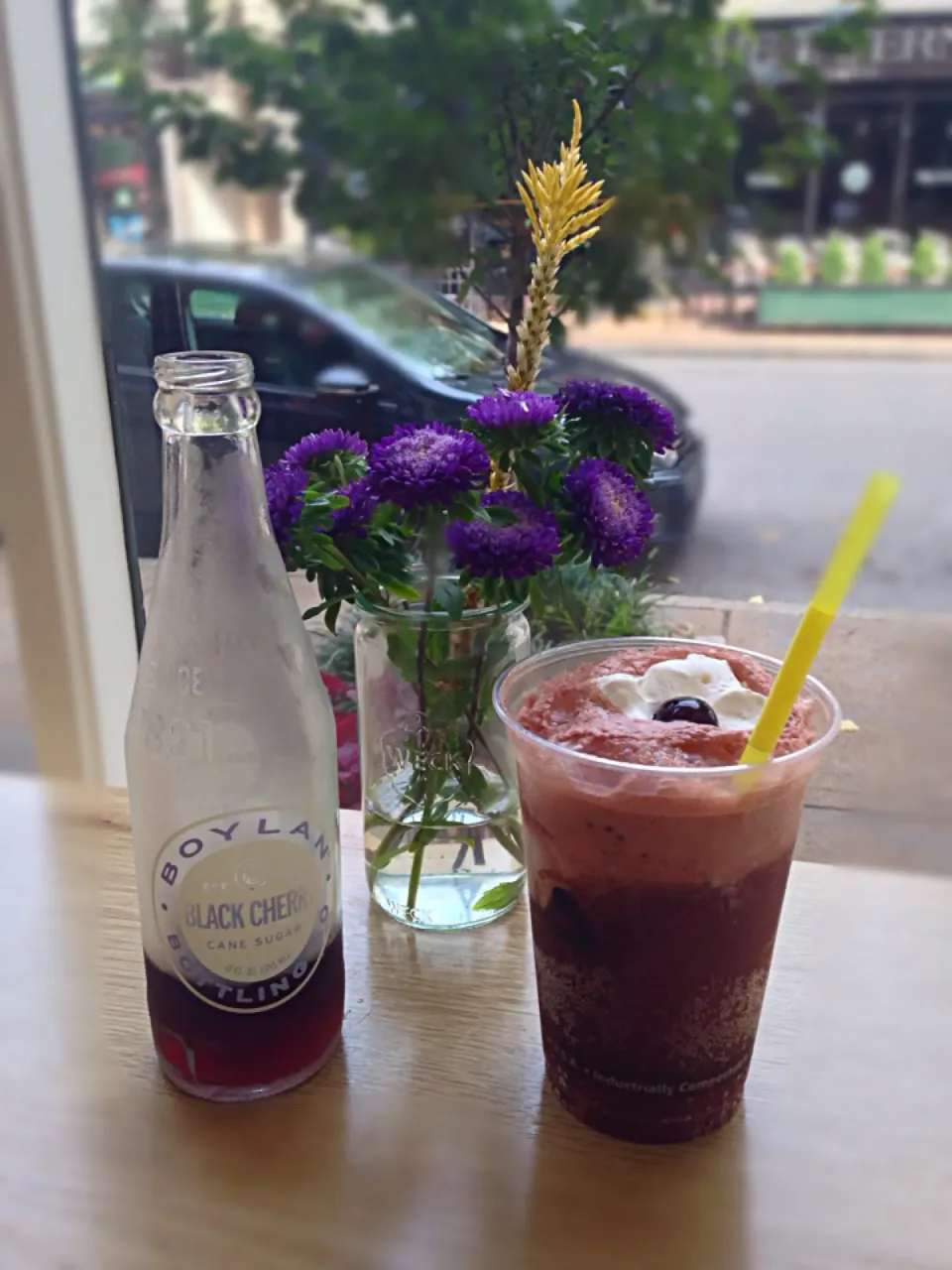 Black cherry float with roasted coconut ice cream|eliseさん