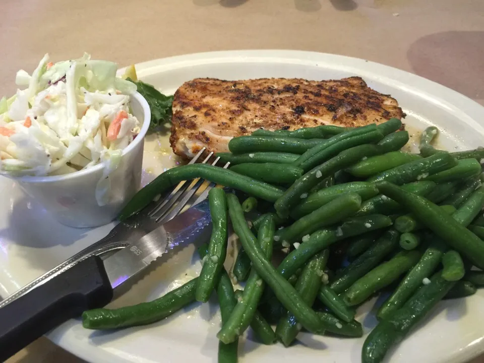 Mahi Mahi, garlic green beans, cole slaw|Richard Thompsonさん