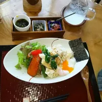 ひしお丼
とてもいい雰囲気のお店
ジンジャーパウンドケーキとアイスのセットも美味しかった
写真とるの忘れてパクつきました|marikoさん