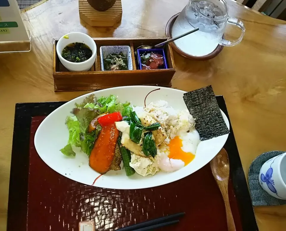 ひしお丼
とてもいい雰囲気のお店
ジンジャーパウンドケーキとアイスのセットも美味しかった
写真とるの忘れてパクつきました|marikoさん