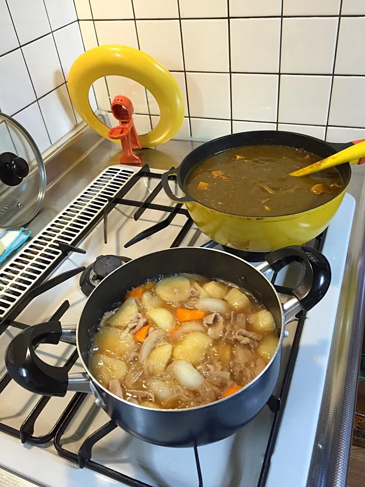 小松菜カレー！二日目煮込み中(^^)肉じゃが煮込み中！アチッ〜っ❗️|Yukihiko Ishidaさん