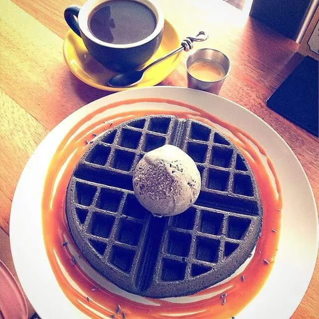 Charcoal #Waffle with additional Salted Egg Yolk Sauce and Black Sesame #IceCream surrounded with #SaltedCaramel which is topped with lavender buds! The Perfect|CHUENCHAIさん