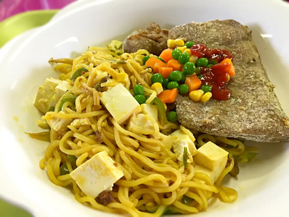 炒めないカレー焼きそば&めばち鮪ノンフライ竜田揚げ|マニラ男さん