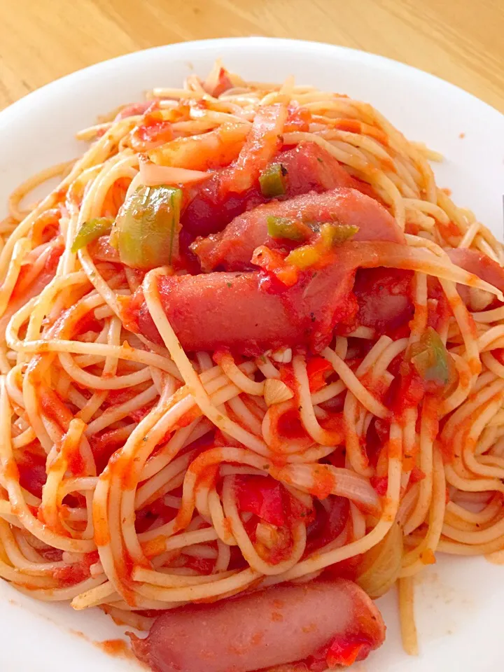 Spaghetti and sausage|Bruna N. Hiroさん