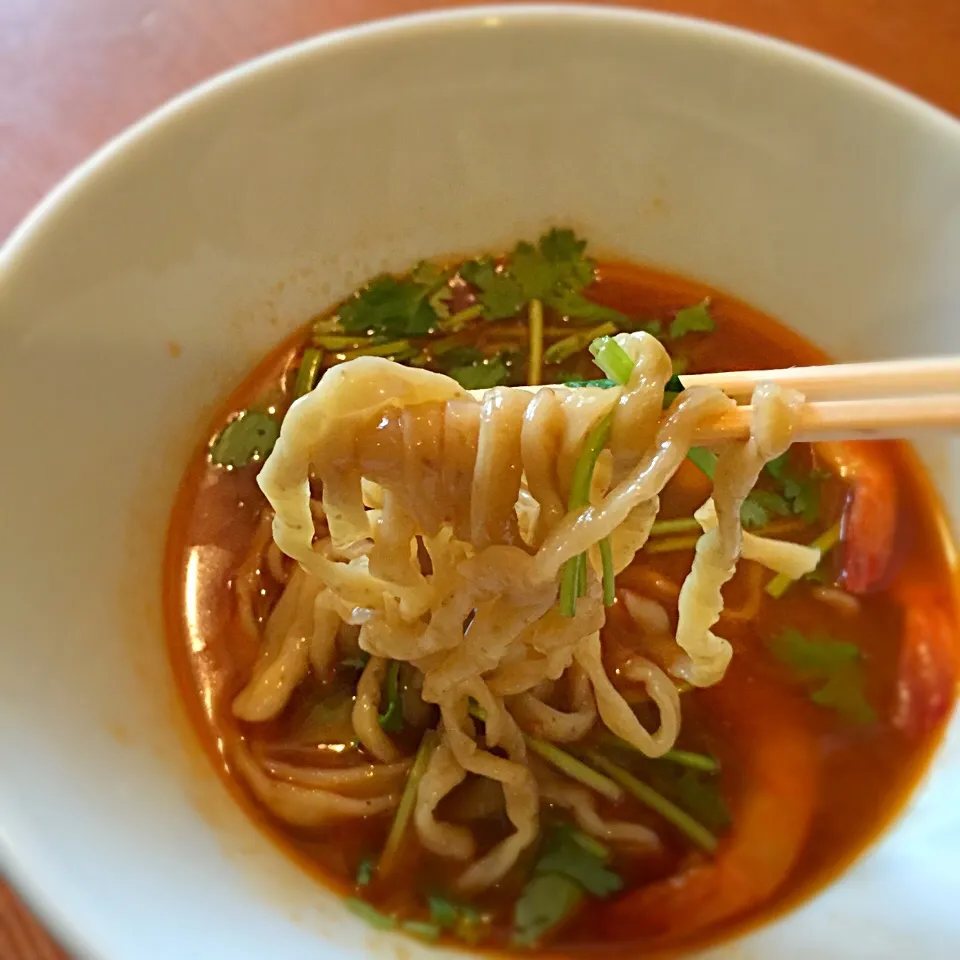 味噌トムヤムクンヌードルの麺|黒澤 真生さん