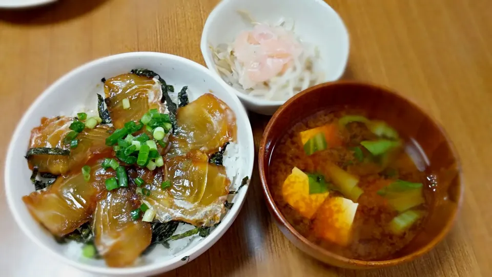 ヒラメの漬け丼|あぁちゃんさん