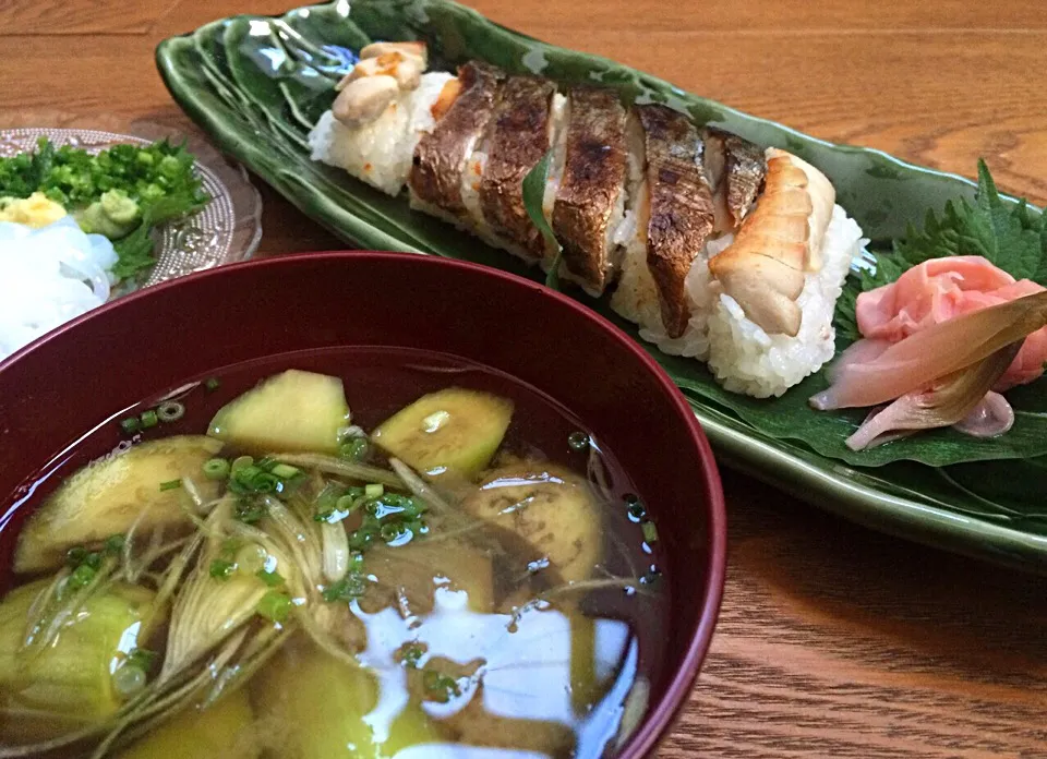 鯖街道の焼き鯖寿司・茄子と茗荷のミソスル・あおりいかのお刺身ʕ-̼͡-ʔ|七海さん