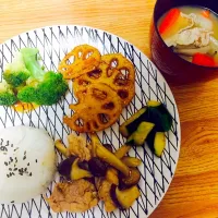 Snapdishの料理写真:＊ブロッコリ＊照焼れんこん＊ピリ辛胡瓜＊豚きのこオイスター炒め＊豚汁|じゅりさん