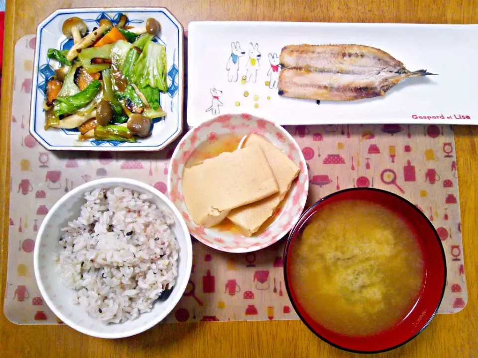 ８月４日 鰯の塩焼き チンゲン菜とキノコのソース炒め 高野豆腐 しじみのお味噌汁|いもこ。さん