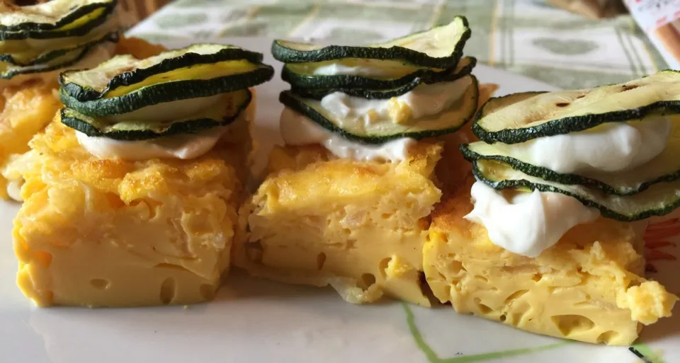 #frittata alla cipolla con Philadelphia e zucchine grigliate|matteo pisanoさん