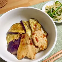 Snapdishの料理写真:なすと鶏胸肉の梅照り丼♡|しょうこさん