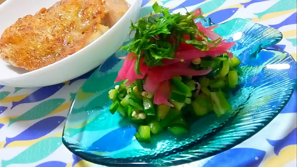 関西人が真似って作ってみた「山形のだし」みたいなん🎵
と、鶏のクレージーバジルソルト焼き。皮パリっパリっ💕|ひとみんΨ(*´∀｀)Ψさん