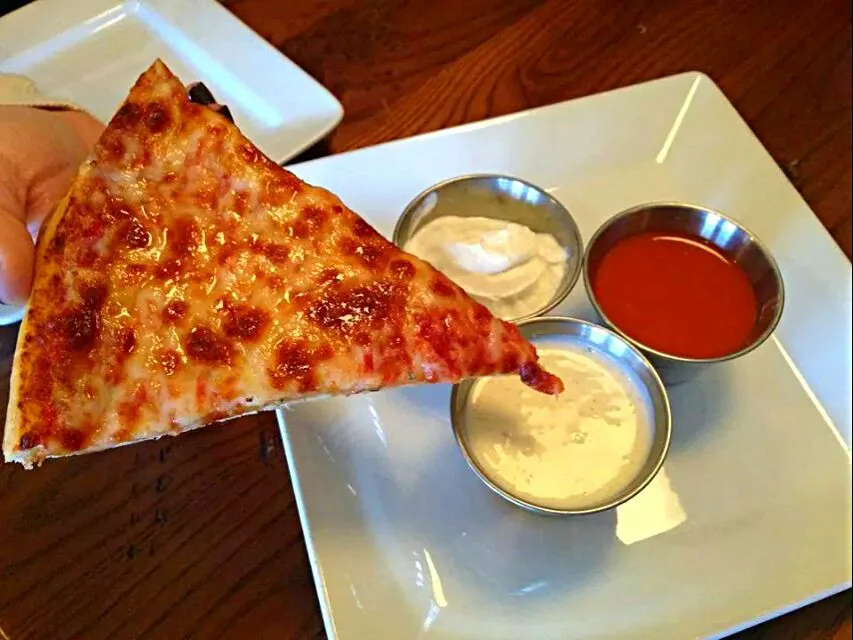 Chicago Style Cheese Pizza W/ The Dippings...Honey Mustard, Nacho Cheese, And Mild Sauce|Sheila Harrisさん