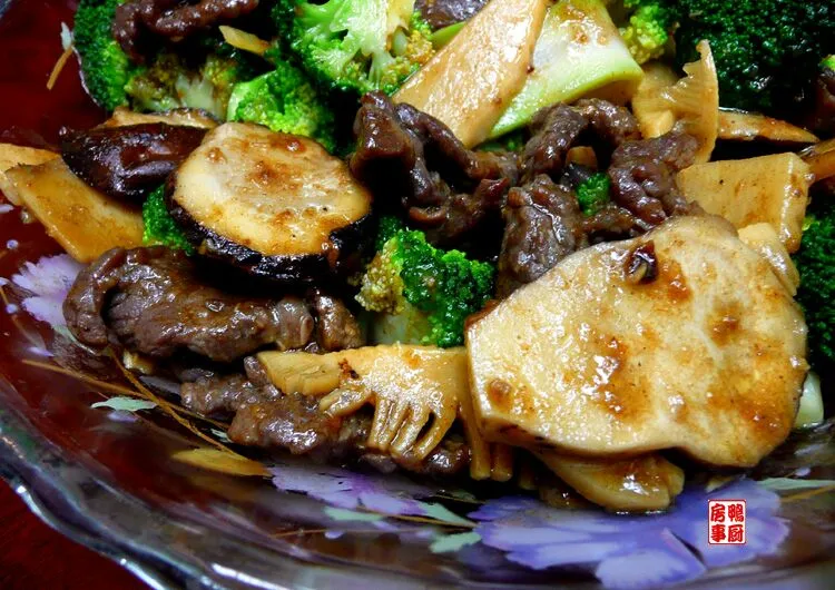 松茸炒牛肉。。。stir-fried beef with pine mushroom 2|steven z.y.さん