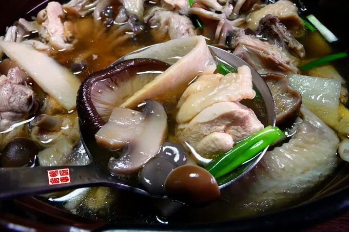 Snapdishの料理写真:菌菇鸡汤。。。chicken soup with mushrooms 2|steven z.y.さん