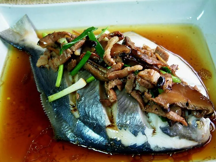 蒸鲳鱼。。。steamed pomfret|steven z.y.さん