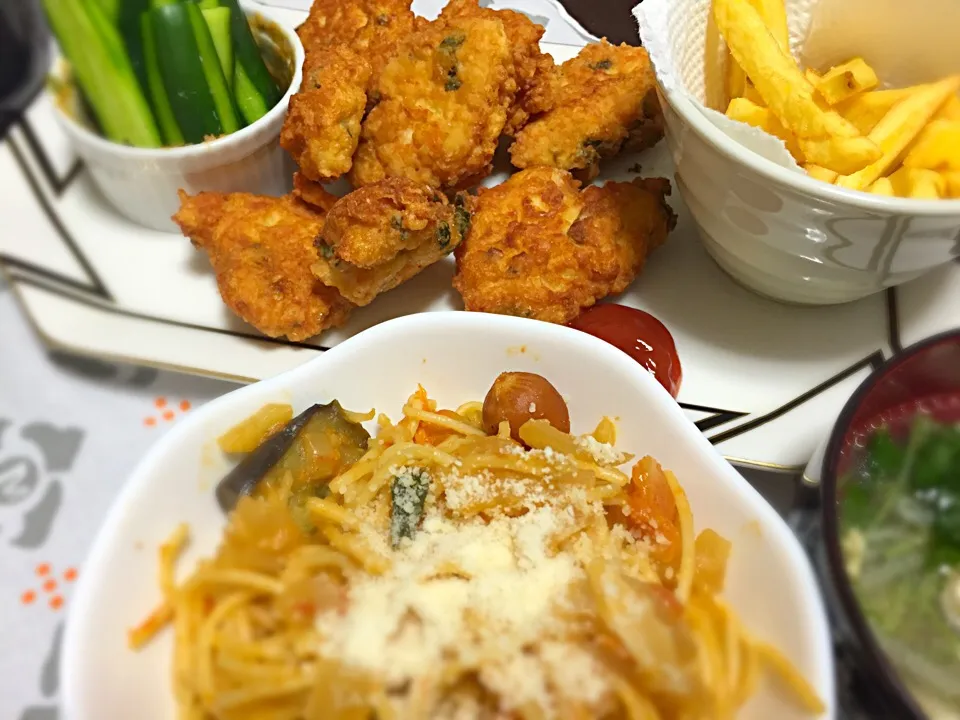 鶏胸肉と豆腐、大葉でナゲット。フライドポテト。トマトソースパスタ。|もじゅさん