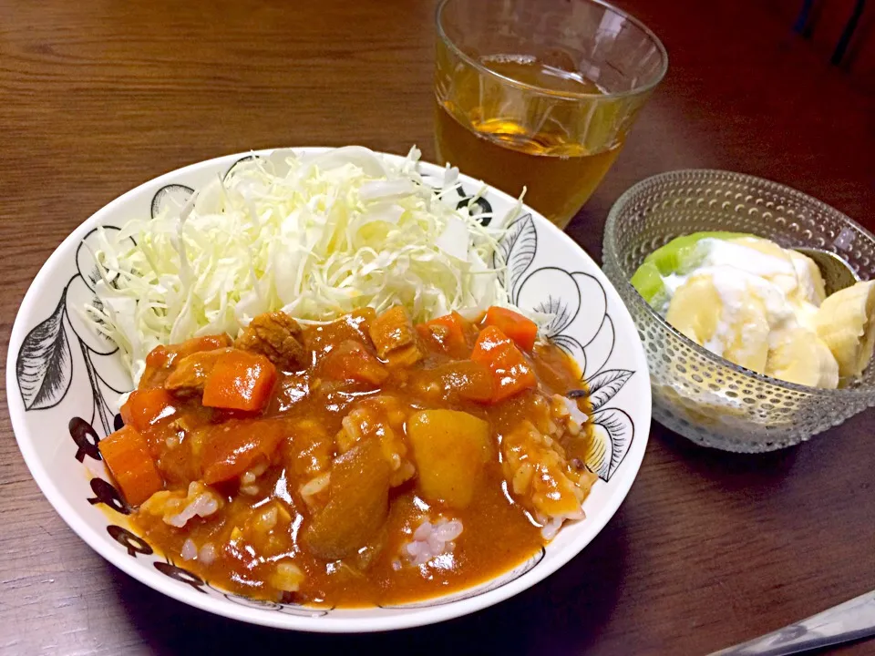 Snapdishの料理写真:朝からカレー キウイバナナヨーグルト|リコさん