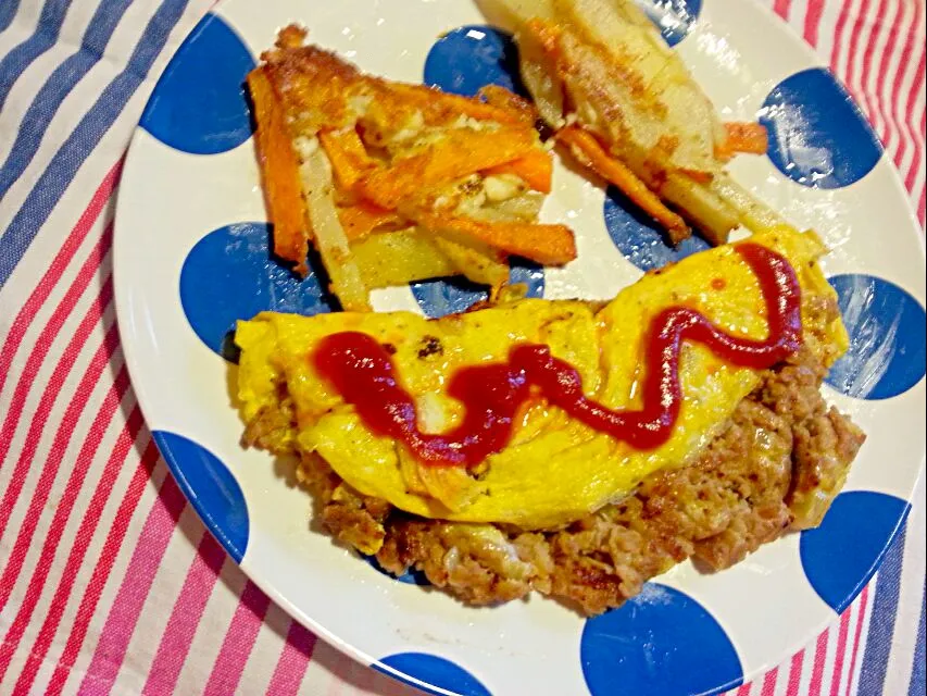 夜食。オムレツとじゃがいもとにんじんとチーズのぱりぱり揚げ。|エリカさん